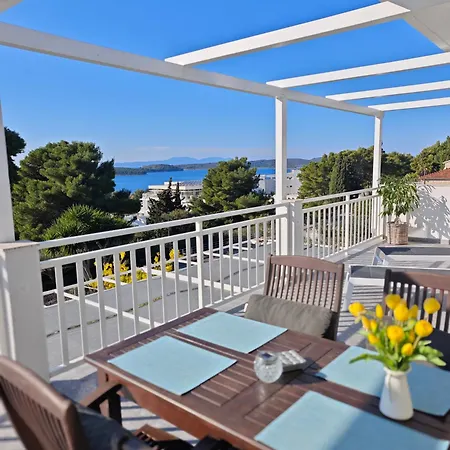 Mare 2 Apartament